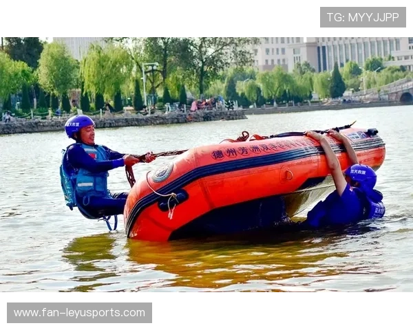 “水上救生：三叉湖游泳馆上演生命与速度的较量”